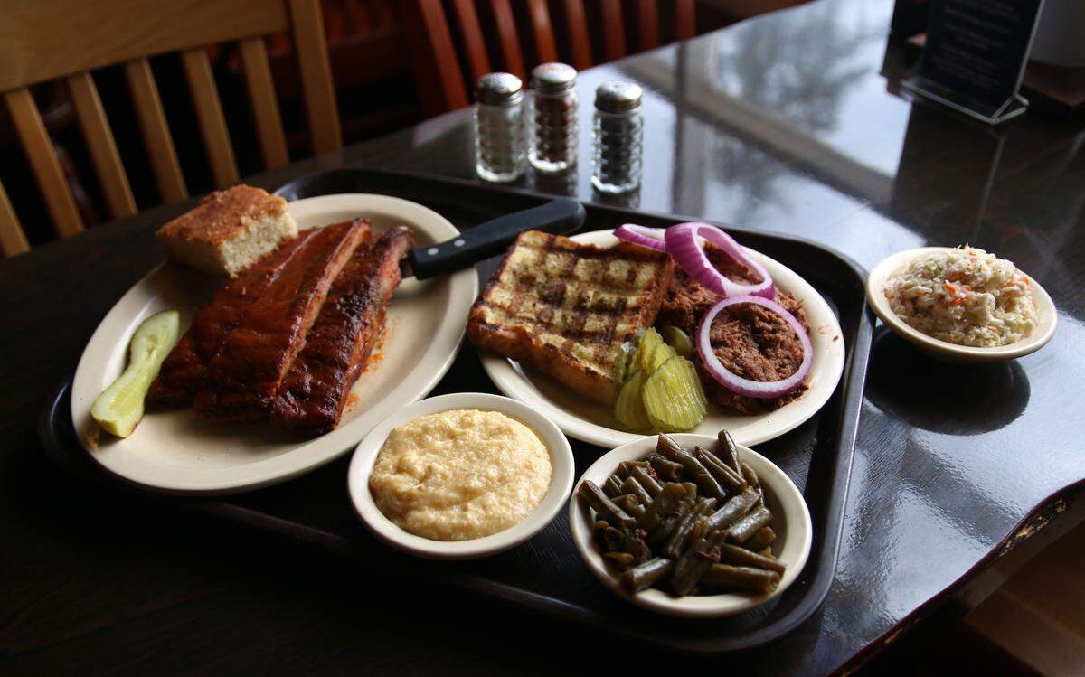 Billy’s Bar-B-Q was known for its wide selection of Western Kentucky-style barbecue. A well-known Lexington favorite, it first opened on Lexington’s New Circle Road in 1978, then expanding to its longtime location at 101 Cochran Rd. In 2015, it closed and is today a Joella's Hot Chicken location.