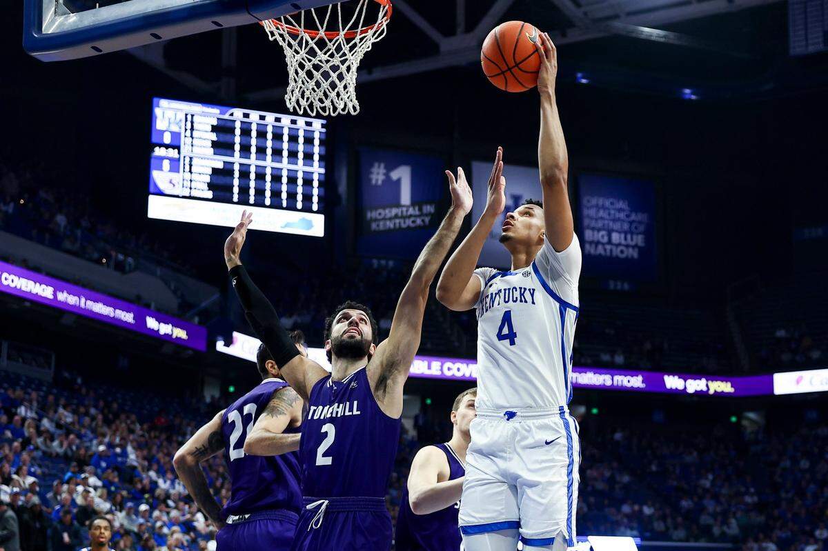 Kentucky’s Tre Mitchell (4) shoots against Stonehill’s Max Zegarowski (2) during Friday’s game at Rupp Arena. Mitchell finished with 15 points, four rebounds and four assists.