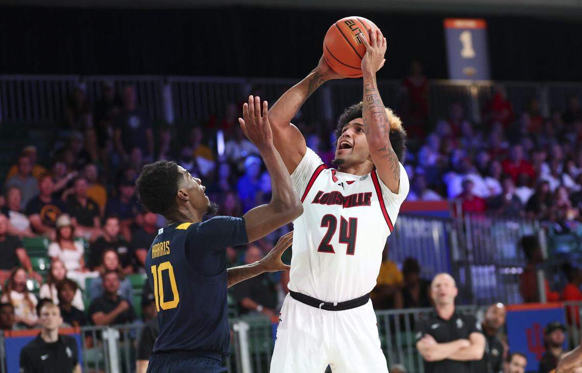 Louisville guard Chucky Hepburn (24) leads the Cardinals with an average of more than 14 points per game.