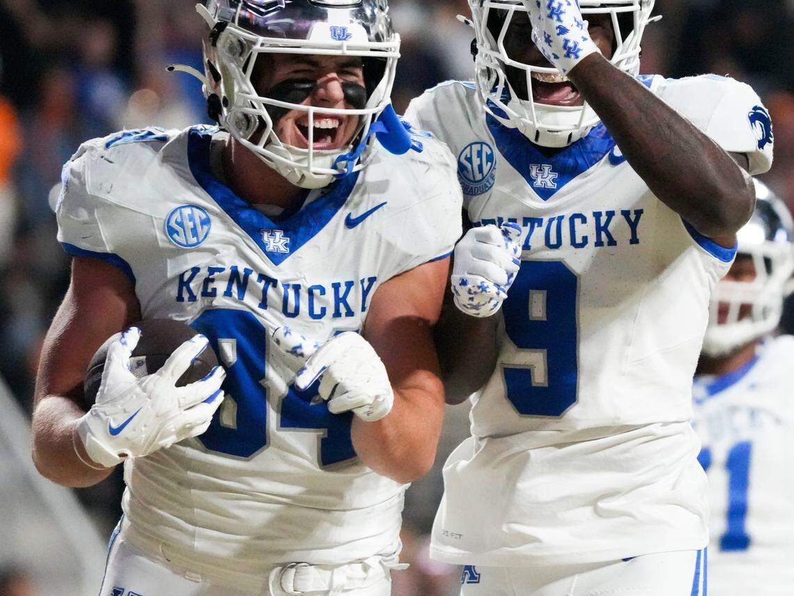 Kentucky tight end Josh Kattus (84) celebrated after catching a 27-yard touchdown pass last season in UK’s 28-18 loss at Tennessee.