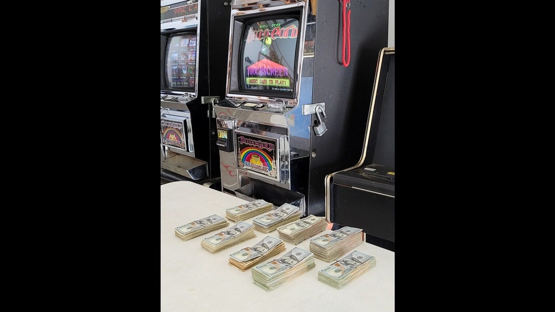Police, FBI raid 2 Central Kentucky businesses accused of running gambling operations