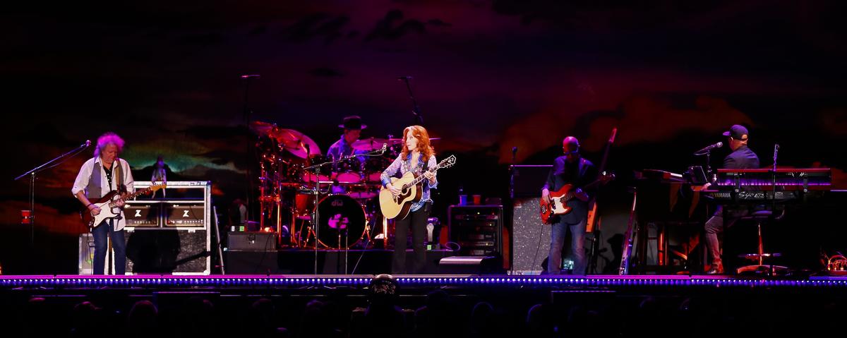 This was the first time Bonnie Raitt, center, has ever played Rupp Arena.