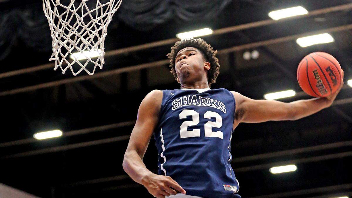 Vernon Carey is one of the top basketball recruits in the class of 2019.