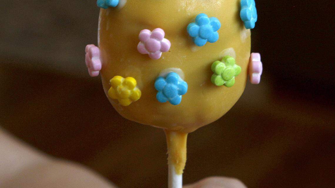 One of the charms of cake pops is that you can get creative with 
the shapes and colors.