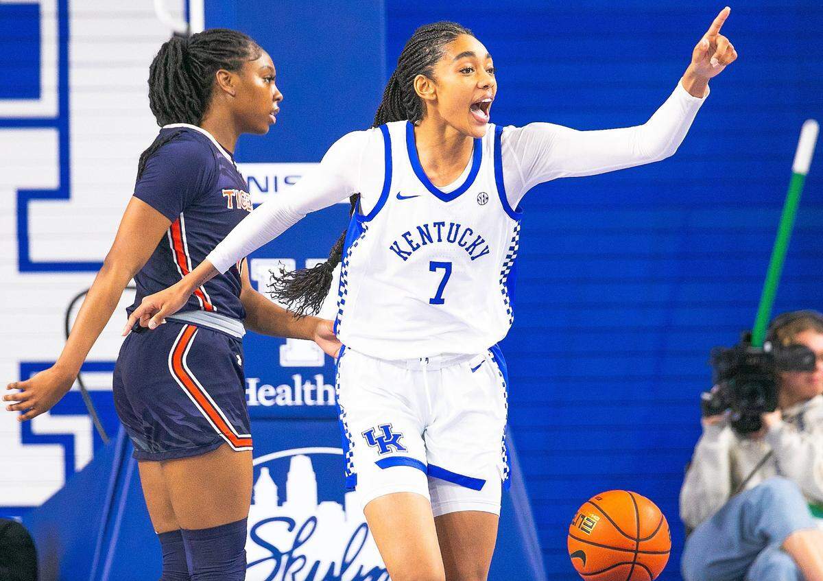 UK forward Teonni Key (7) has scored in double figures in six of Kentucky’s past eight games.