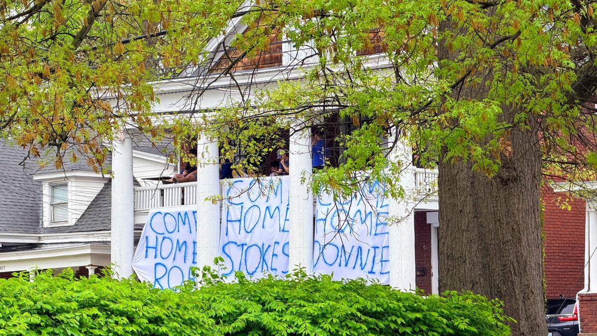 "Come Home” banners are seen hanging from the upper deck railing of a house located on Maxwell St., featuring the names of visiting UK recruits Rob Wright, Tyran Stokes, and Donnie Freeman on April 13, 2026, in Lexington, Ky.