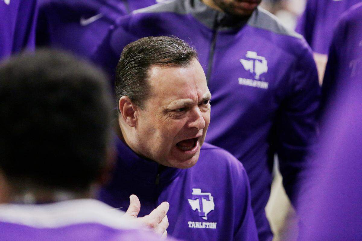 After Tarleton State faced a rugged non-league schedule that included road games at Kansas, Michigan and Gonzaga, Billy Gillispie has led the Texans to five wins in their past six games, including a 3-1 start in the Western Athletic Conference.