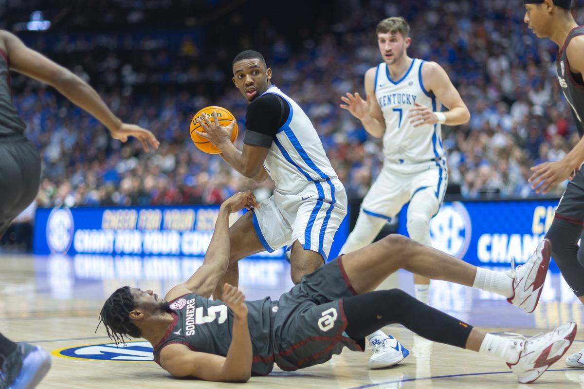 Kentucky guard Lamont Butler (1) reinjured his left shoulder during UK’s SEC Tournament second-round win over Oklahoma on Thursday night at Bridgestone Arena in Nashville, Tennessee.