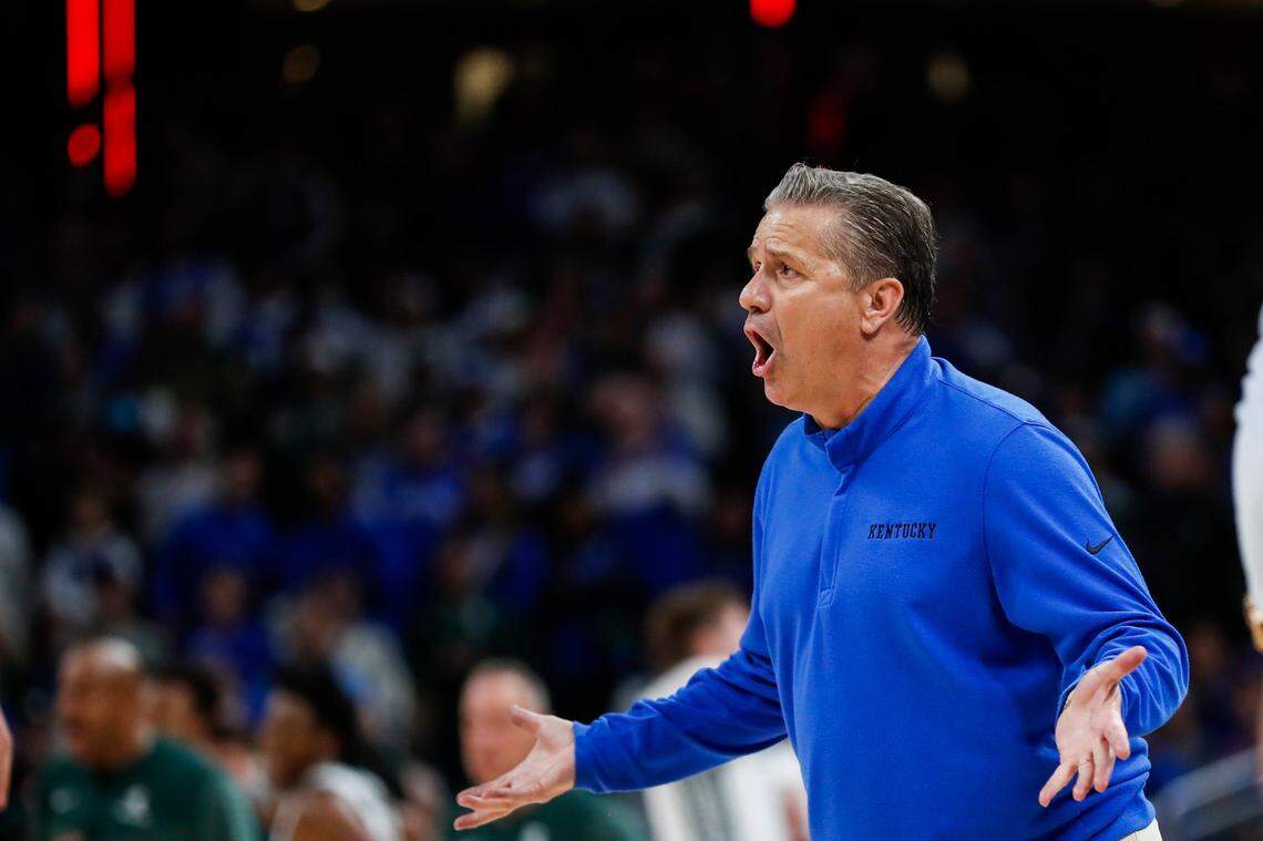 Kentucky Wildcats head coach John Calipari talks to his players entering double overtime against the Michigan State Spartans during the State Farm Champions Classic at Gainbridge Fieldhouse in Indianapolis, In., Tuesday, November 15, 2022.