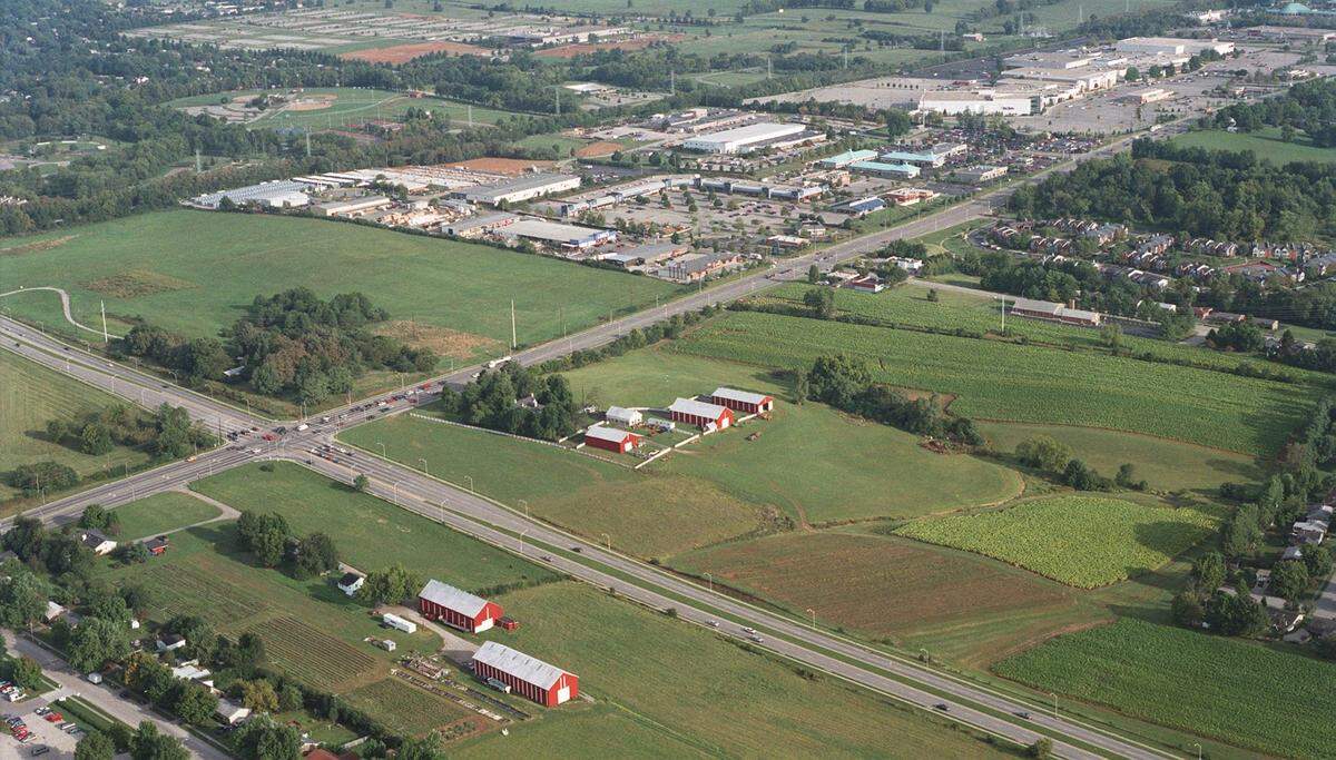 Aerial photo of the John Fritz Farm at Nicholasville Road and Man o’ War Boulevard on Monday, Sept. 22, 1997. The 50-acre farm was on both sides of Man o’ War (from bottom of photo). Nicholasville Road runs from lower left to upper right in the photo. After a decades-long saga that saw the property owners, the Fritz family, ask that the agricultural property be zoned for development, an upscale shopping center was built on the site.