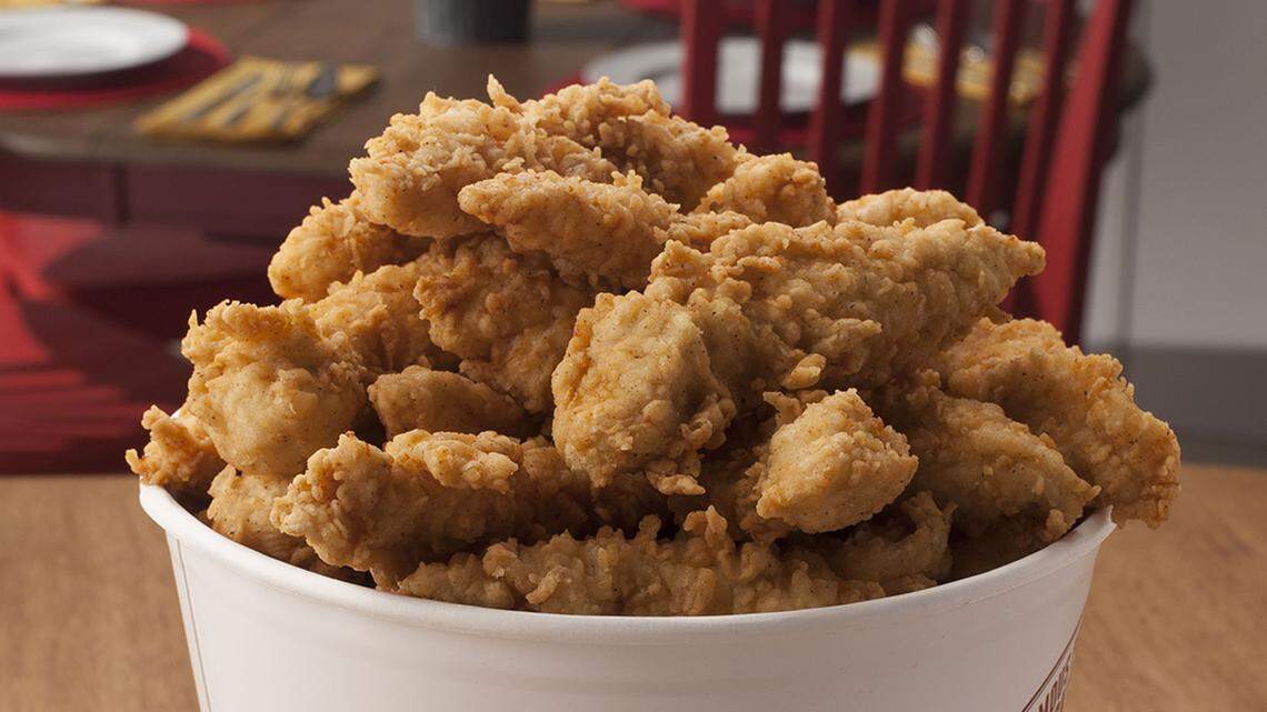 Lee’s Famous Recipe Chicken is returning to Lexington, bringing back chicken tenders, fried chicken, sides and more.