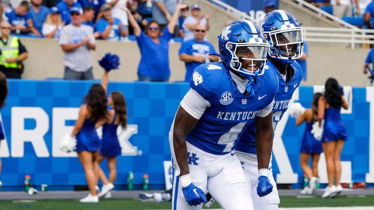 Kentucky safety Jalen Geiger (4) celebrated with cornerback JQ Hardaway (6) after Geiger had a 69-yard scoop-and-score touchdown in UK’s 44-14 win over Ball State last week.