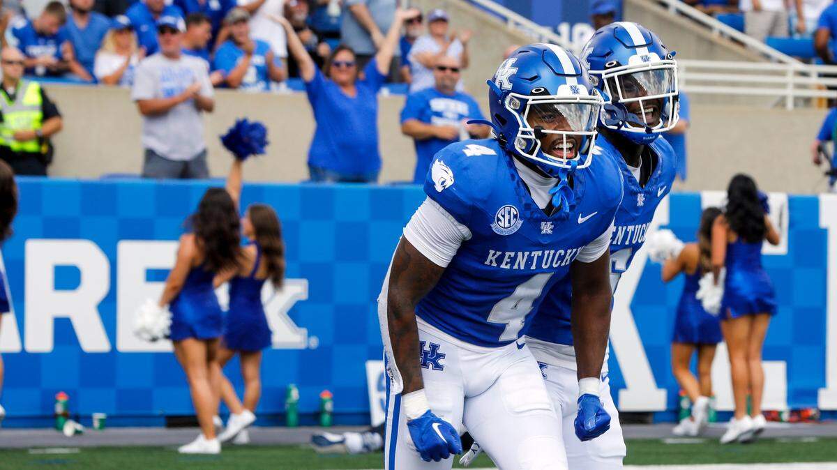 Watch: Kentucky football scores on one fumble return but the Cats should have had two