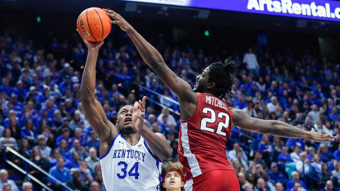 Arkansas big man Makhel Mitchell (22) helped hold UK star Oscar Tshiebwe to seven points and seven rebounds in Kentucky’s 88-73 loss to the Razorbacks at Rupp Arena on Feb. 7.