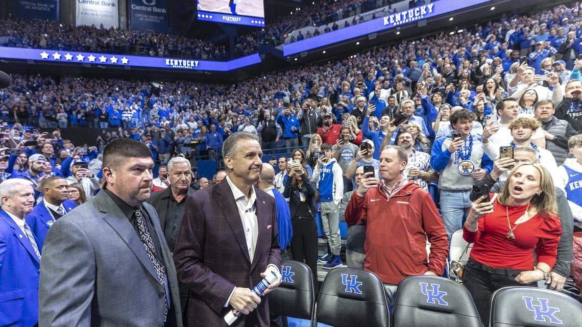 Here’s how Kentucky basketball fans reacted when John Calipari appeared in Rupp Arena