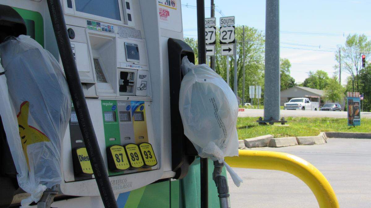 The Cruise Mart in Science Hill, Ky., had run out of gas on May 12, 2021 and placed bags over the dispensers.