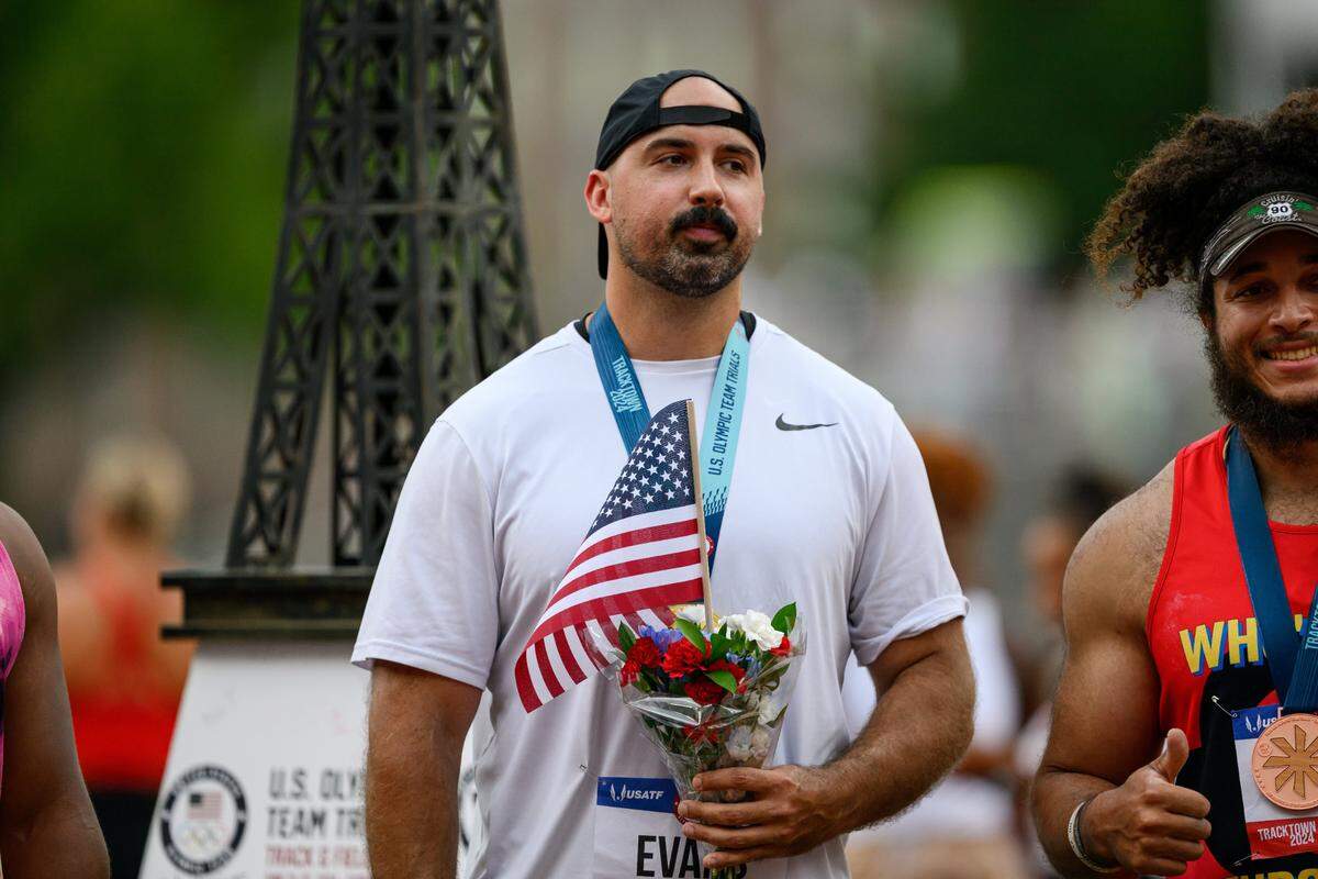 Jun 29, 2024; Eugene, OR, USA; Andrew Evans wins gold in the men's shot put during the US Olympic Track and Field Team Trials. Mandatory Credit: Craig Strobeck-USA TODAY Sports