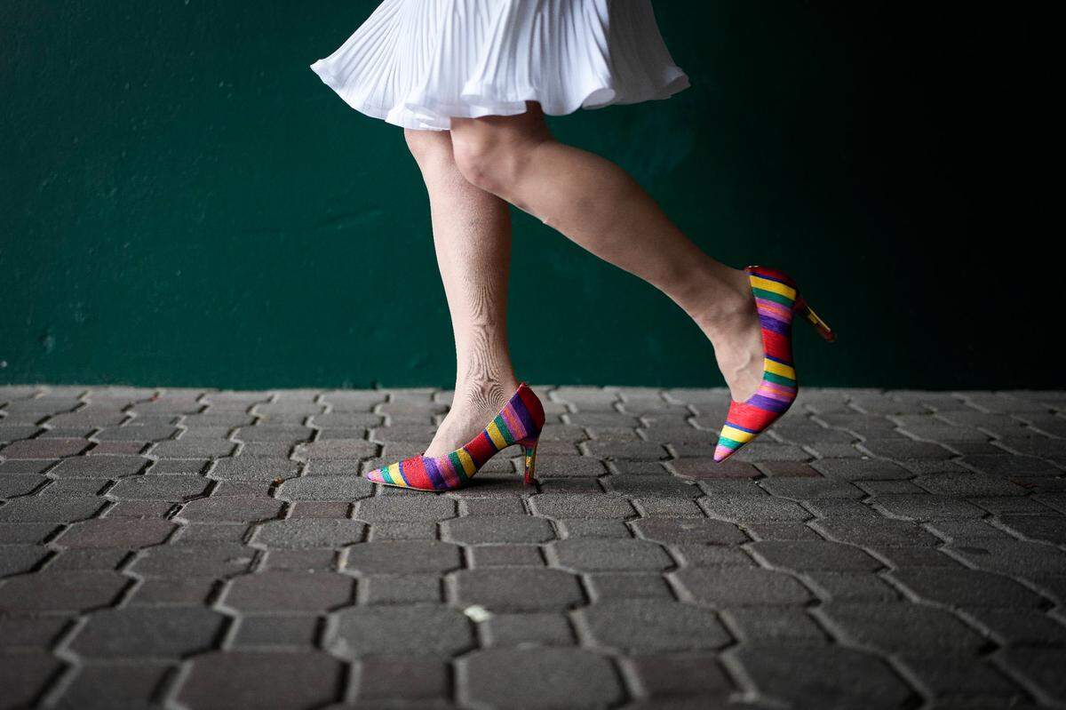 A woman walks to her seat on the day of the 149th running of the Kentucky Derby at Churchill Downs Saturday, May 6, 2023, in Louisville, Ky. (For the Herald Leader/Bryan Woolston)