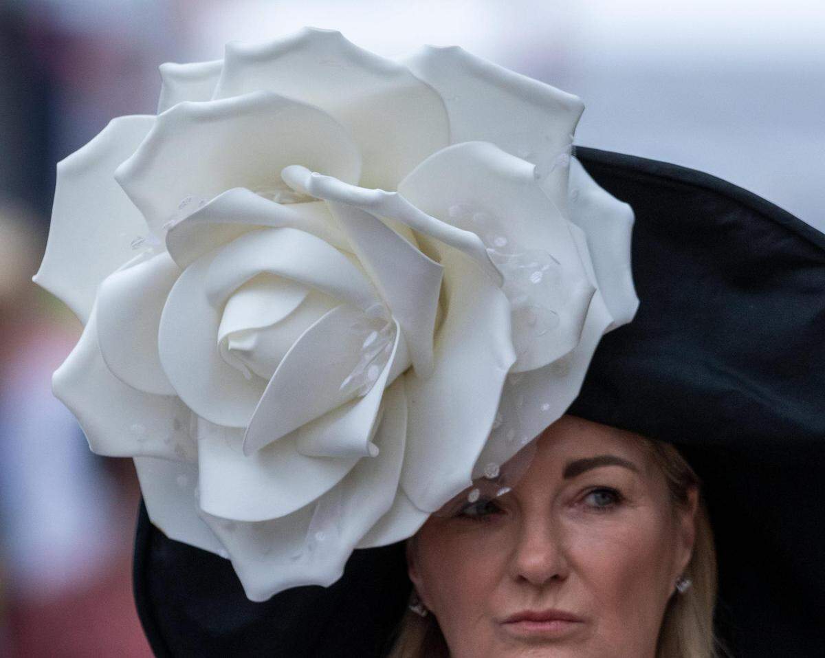 Of course, big flowers were a look at Churchill Downs on Derby Day.