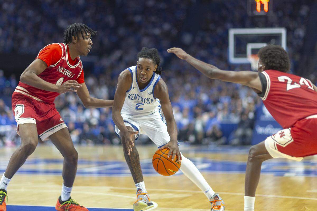 Kentucky guard Jasper Johnson (2) drives the ball as Nicholls guards Zaiden Cross (9) and Zee Hamoda (24) defend during Tuesday’s game at Rupp Arena.
