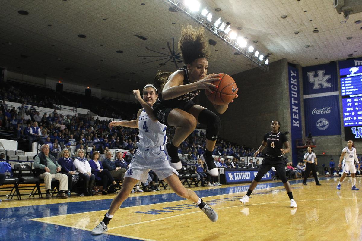 South Carolina’s Mikiah Herbert Harrigan grabbed a loose ball Thursday night against Kentucky’s Maci Morris at Memorial Coliseum.