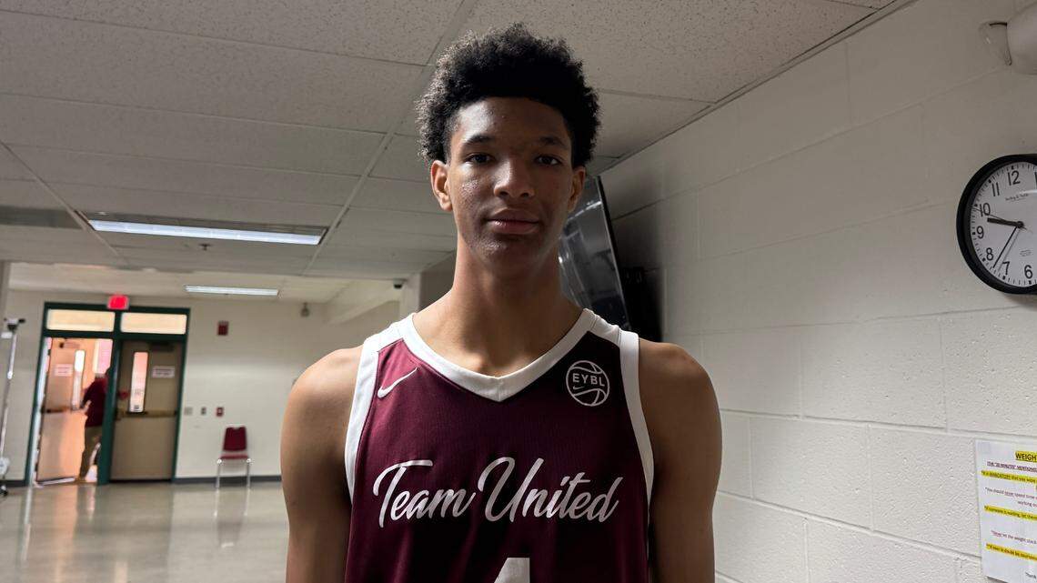 The top-ranked high school basketball junior is on a visit to Kentucky