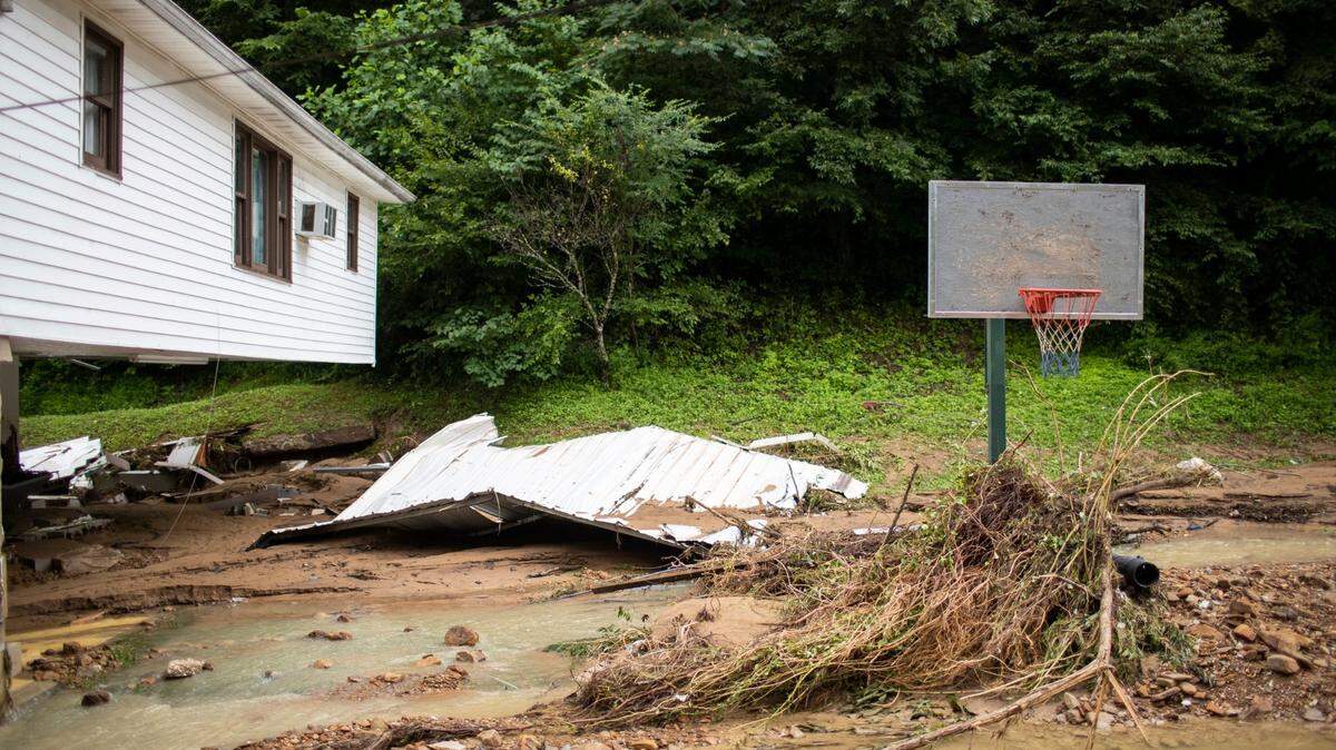 Kentucky basketball players step up to help flood victims. ‘We gotta do something here.’