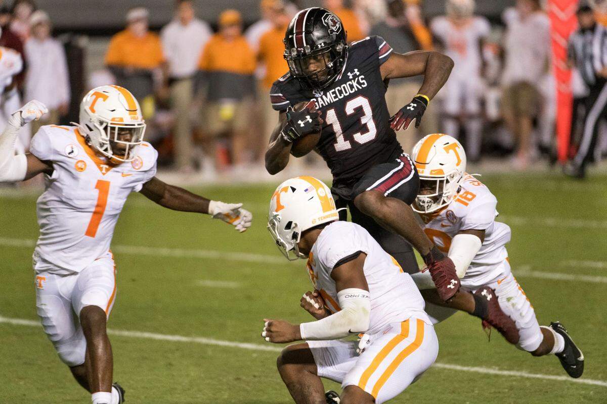 Tennessee safety Trevon Flowers (1) originally committed to play baseball at Kentucky.