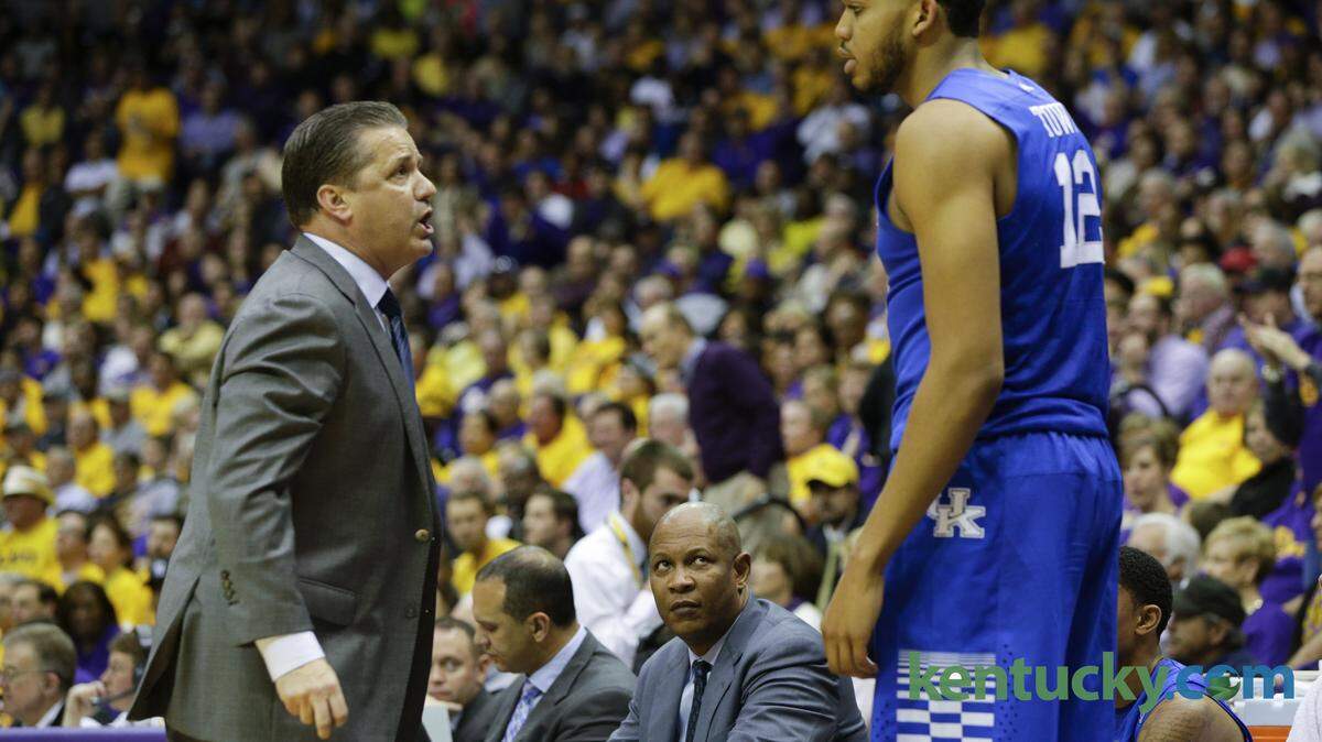 Kentucky head coach John Calipari lit into Karl-Anthony Towns after Towns was called for a technical foul for hanging on the rim.