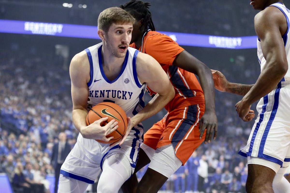 Kentucky’s Andrew Carr plays against Bucknell during a game at Rupp Arena in Lexington, Ky., on Saturday, Nov. 9, 2024.