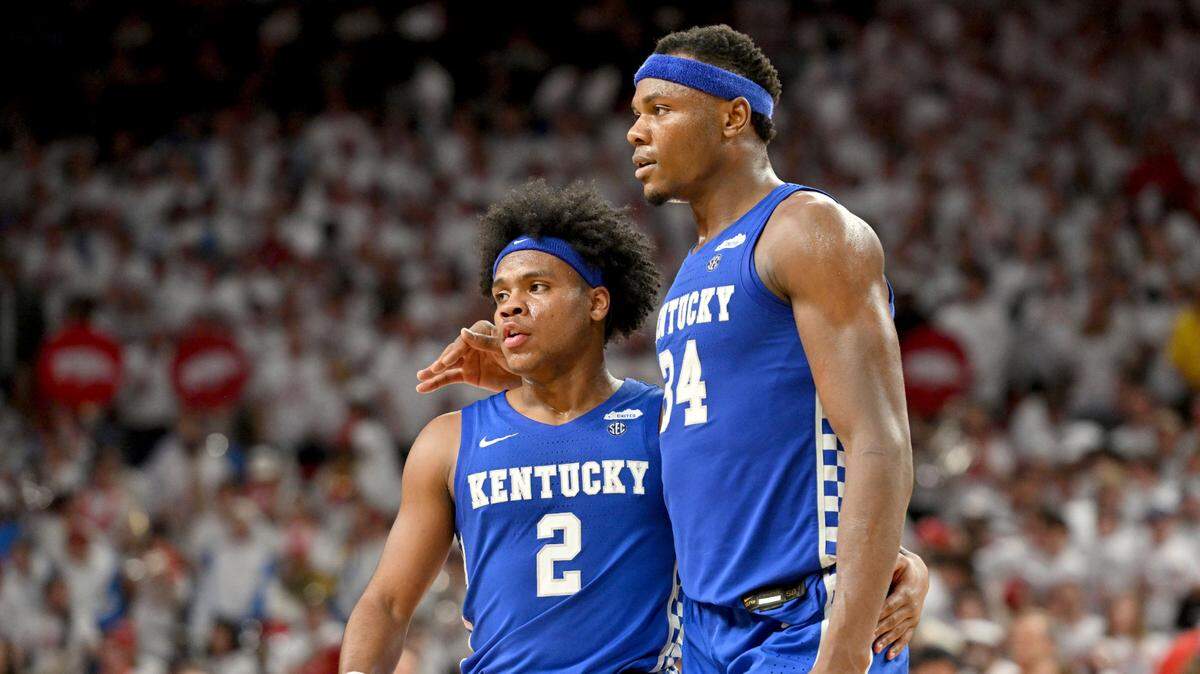 Kentucky’s Sahvir Wheeler, left, and Oscar Tshiebwe are both returning for another season in blue and white.