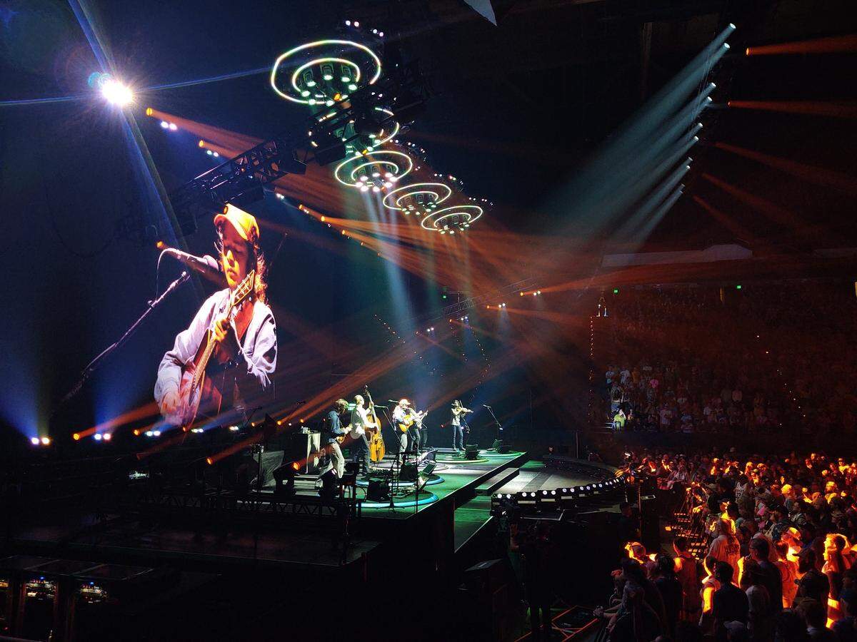 Billy Strings played a moving if somewhat subdued concert in Rupp Arena on June 20, 2025, after announcing that his mother had died hours earlier.