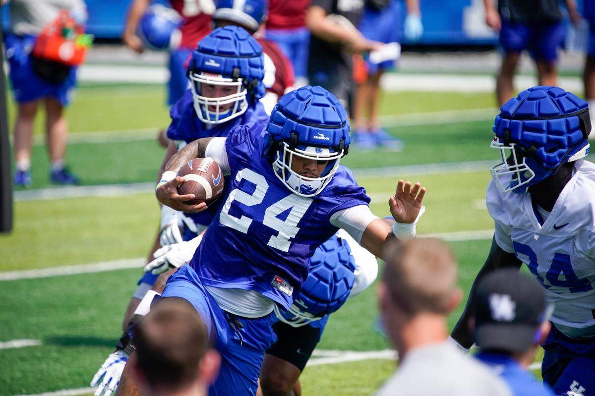 Kentucky running back Chris Rodriguez (24) ran for 785 yards and 11 touchdowns last season.