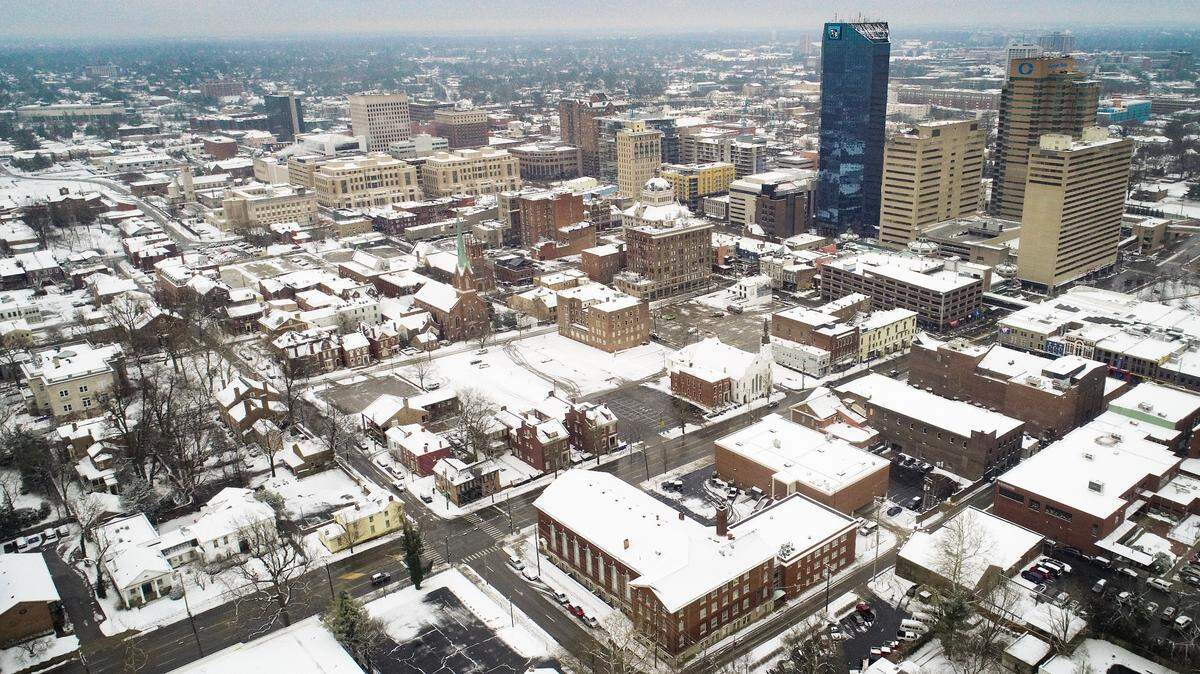 Lexington’s first snowfall of 2019 blankets downtown in 1-2 inches of snow last weekend. Slushy conditions could be on the way for this weekend, according to the forecast.