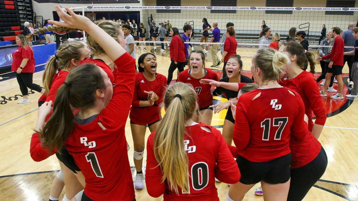 Dunbar players celebrate their victory over Bowling Green on Friday in the semifinals of the state tournament at Winchester.