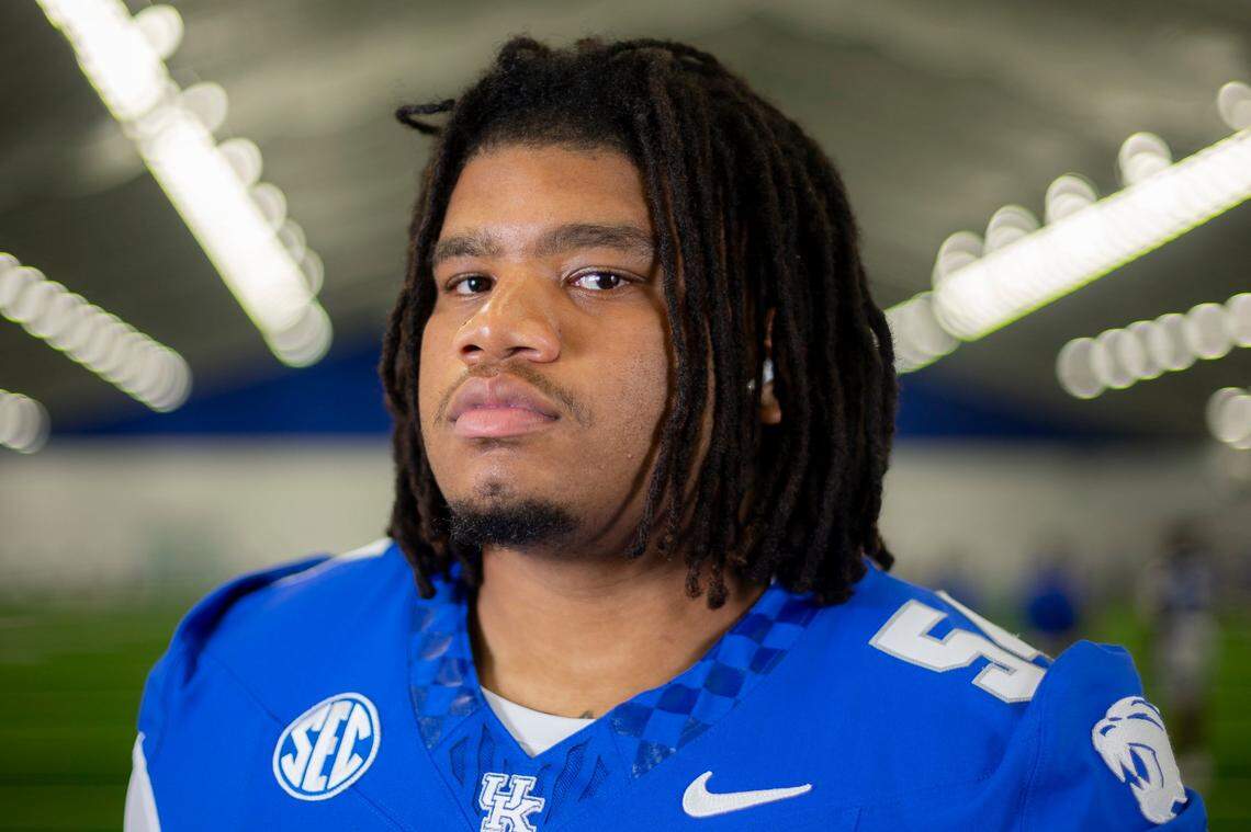 Kentucky right tackle Gerald Mincey (54) drew praise from Mark Stoops for his performance in UK’s 13-12 loss to then-No. 1 Georgia last week. It had been unclear right up to kickoff whether Mincey, battling an injury, would be able to play vs. the Bulldogs.