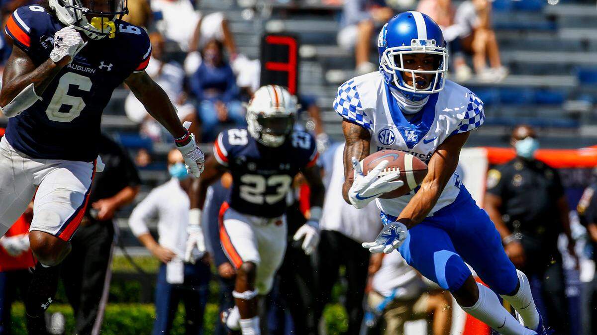 Kentucky wide receiver Akeem Hayes (19) is transferring from the program. He had four catches and a touchdown last season.
