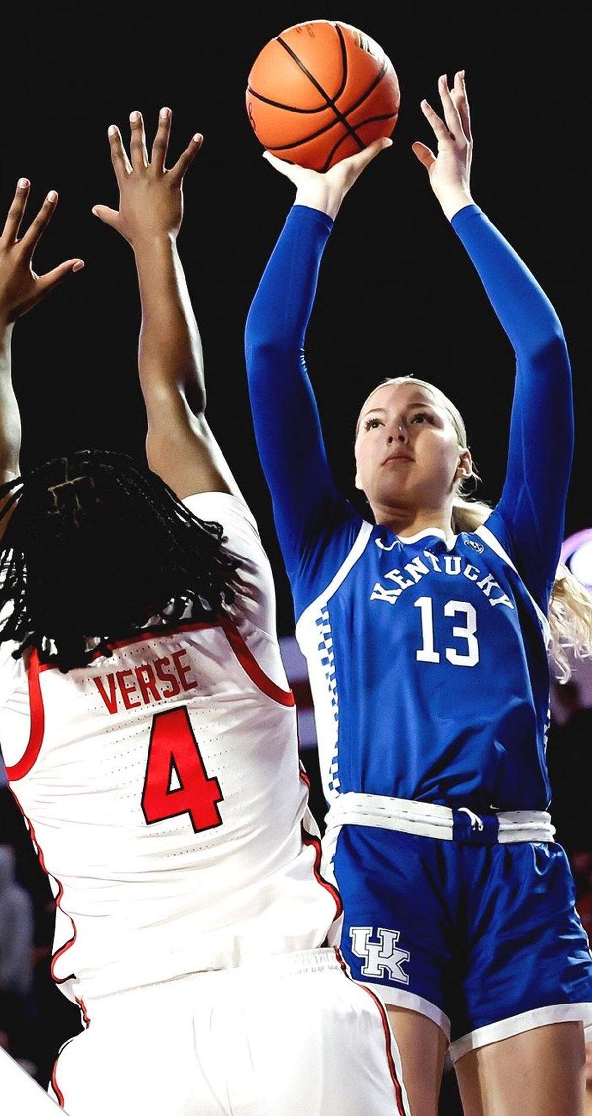 Clara Strack led Kentucky to its ninth win in a row Sunday, scoring 25 points and grabbing 12 rebounds in a 78-64 drubbing of Georgia.