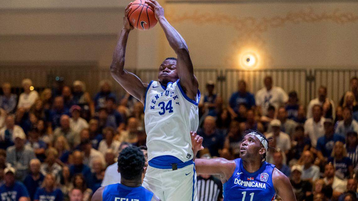Oscar Tshiebwe pulls down a rebound as Kentucky defeats the Dominican Republic National Select Team 108-56.