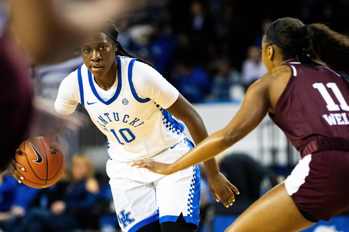 Kentucky sophomore guard Rhyne Howard posted a double-double against Texas A&M on Thursday night with 24 points and 11 rebounds.