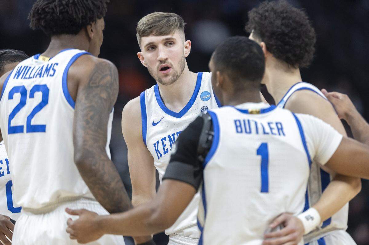 Kentucky forward Andrew Carr is averaging 10.4 points and 4.8 rebounds per game while shooting 54.8% from the floor this season.