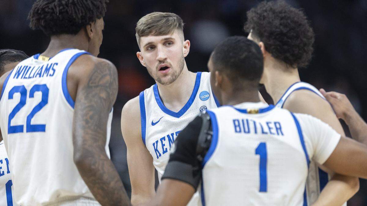 How Andrew Carr became the ‘team dad’ of Kentucky basketball. ‘He cares about people’