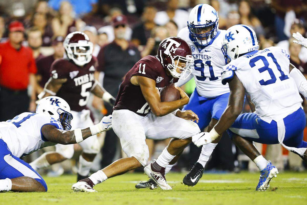 Kentucky defensive end Calvin Taylor (91), a 6-foot-9, 300-pound junior, had four tackles in UK’s victory over Middle Tennessee State. Taylor has started Kentucky’s last seven games.
