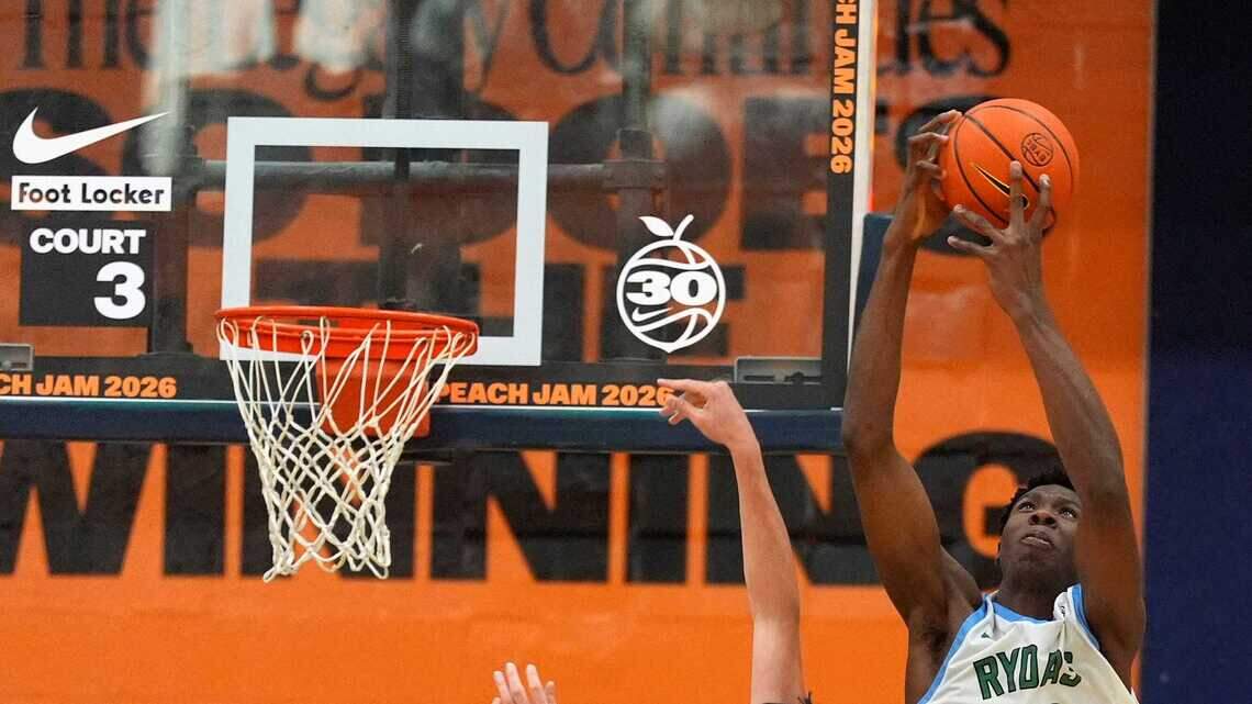 The top 2027 high school center will visit Kentucky basketball this weekend