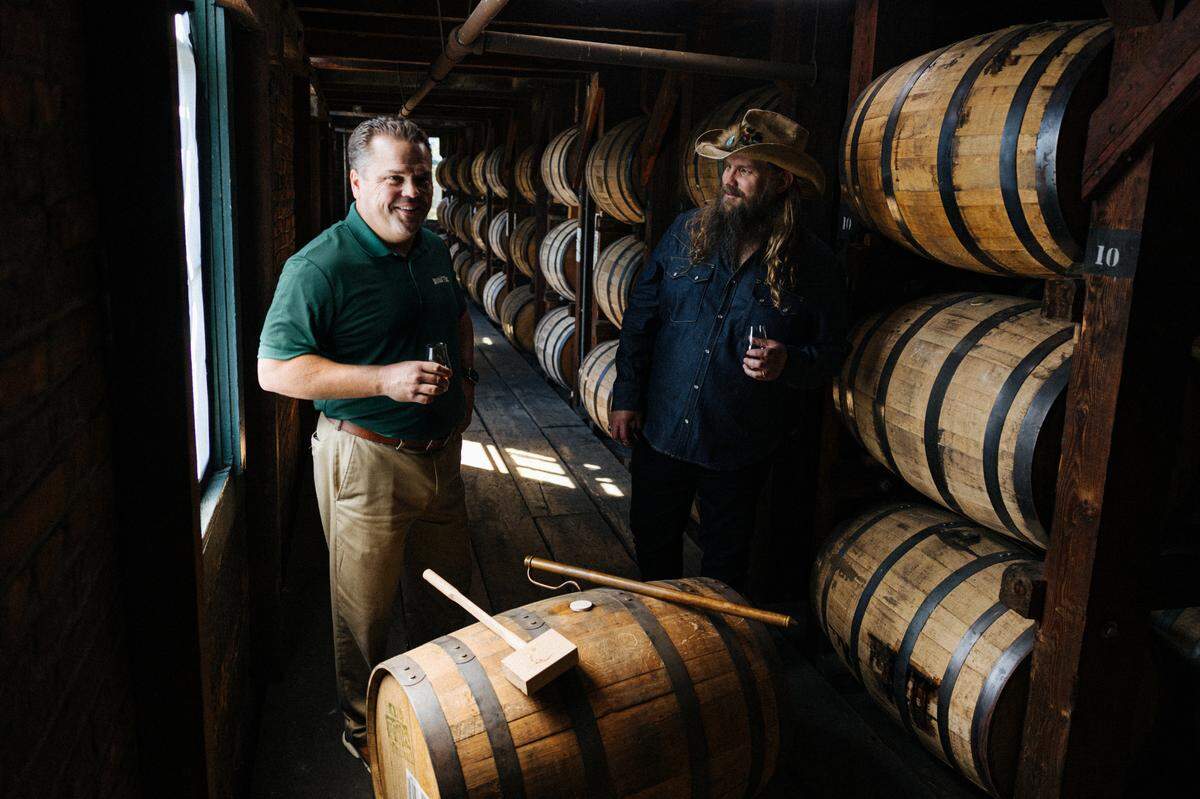Buffalo Trace master distillery Harlen Wheatley and Grammy Award winning Kentucky musician Chris Stapleton collaborated on Traveller, a new blended whiskey.
