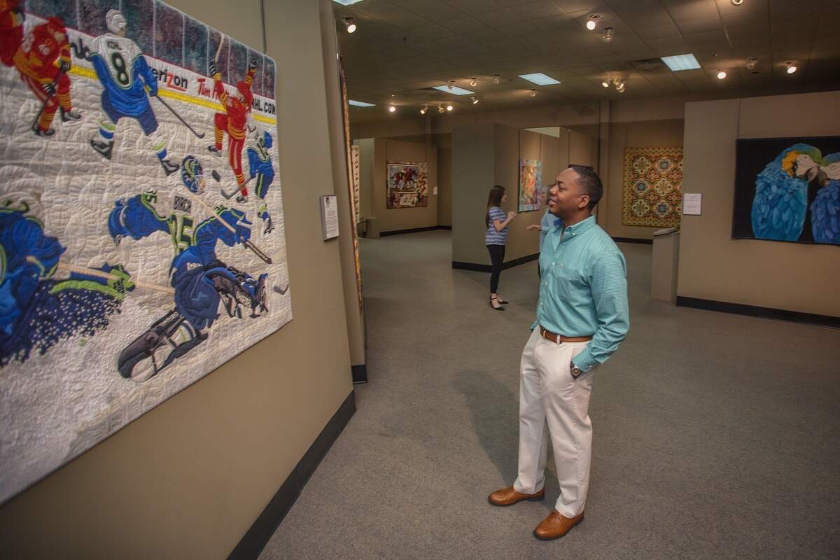 Caption: The National Quilt Museum is a portal to the contemporary quilt experience, a gateway to the discovery of quilts, quiltmaking and today’s quilt artist.