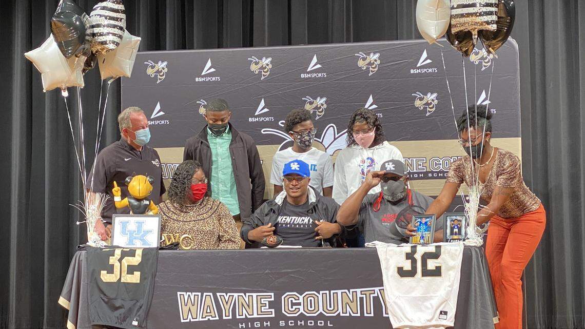 Trevin Wallace, center, chose Kentucky over Auburn and Mississippi during a commitment ceremony at Wayne County High School (Ga.) on Wednesday.