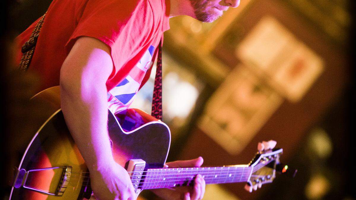 Lexington native Ross Hammond will be unplugged and performing solo on Friday evening at Mecca.
