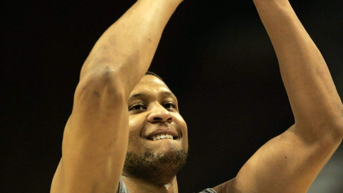 UK’s Randolph Morris shot during the University of Kentucky basketball team’s practice in the United Center in Chicago, Il., Thursday, March 15, 2007. Charles Bertram/Staff 2580