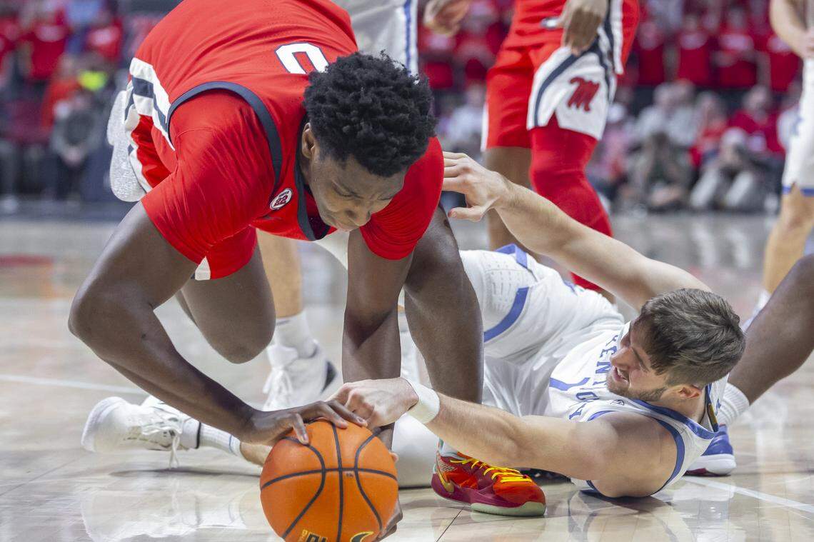 Kentucky forward Andrew Carr (7) tries to grab a loose ball in front of Mississippi forward Malik Dia (0) during Tuesday’s game in Oxford, Miss.